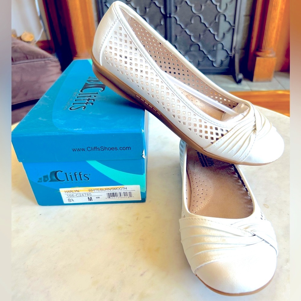 Cliffs by White Mountain White Shoes. Size 8.5 Women’s NWT